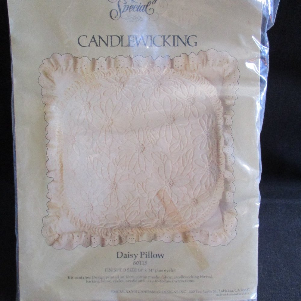 Vintage Candamar Designs Something Special Candlewicking Kit Daisy Pillow #80115